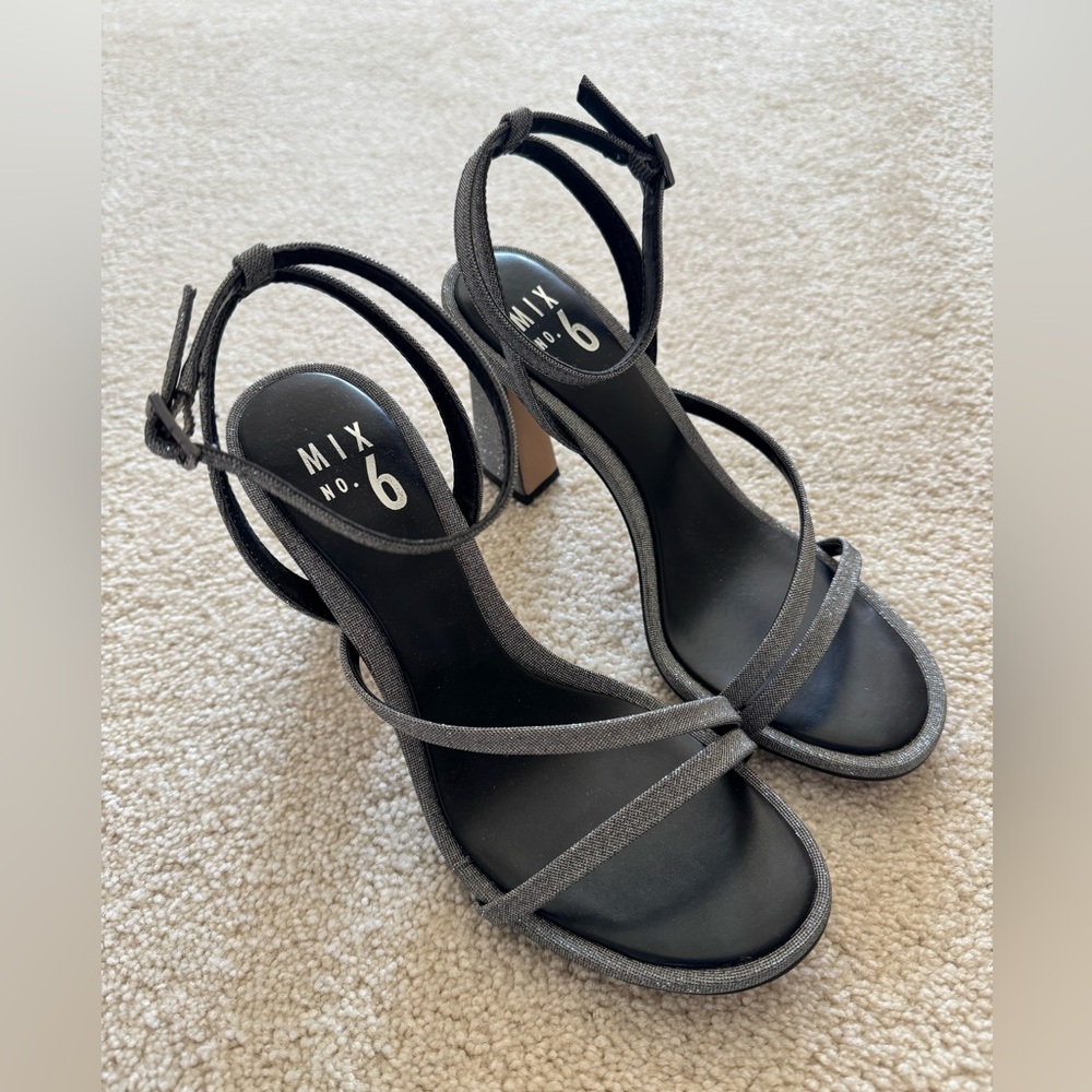 🩶 Sparkly Midnight Gray Strappy Heels 🩶